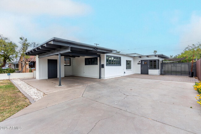 property at 1610 W Wilshire Dr