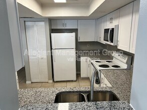 801 Del Prado Dr in Kissimmee, FL - Building Photo - Building Photo