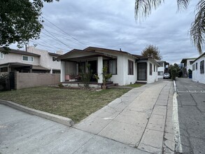 833 E Acacia Ave in Glendale, CA - Building Photo - Building Photo