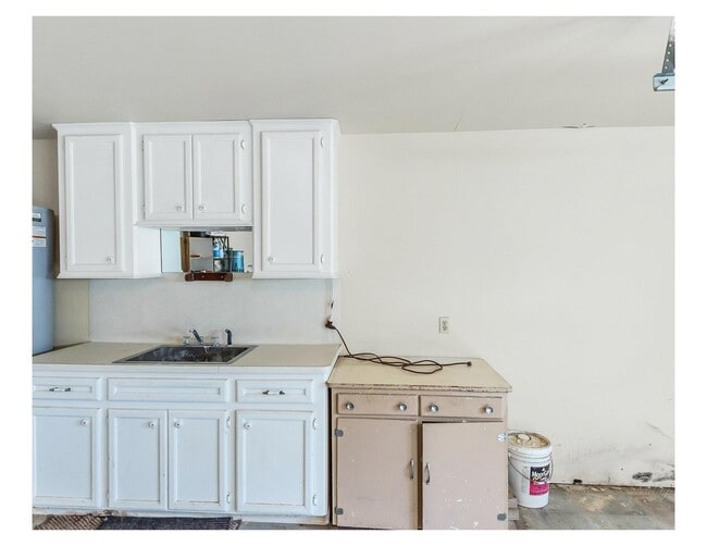 13902 Paradise Valley Dr