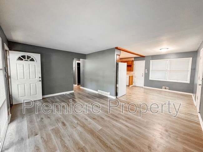 7801 Ruskin Way in Kansas City, MO - Building Photo - Building Photo