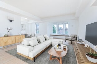 910 Beacon St, Unit 4R in Boston, MA - Building Photo