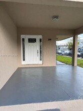 200 NE 44th St in Miami, FL - Building Photo - Building Photo