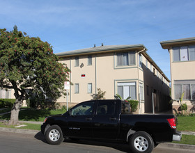 Carmona Apartments in Los Angeles, CA - Building Photo - Building Photo