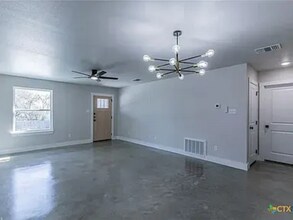 212-212 N Sparks St in Belton, TX - Building Photo - Building Photo