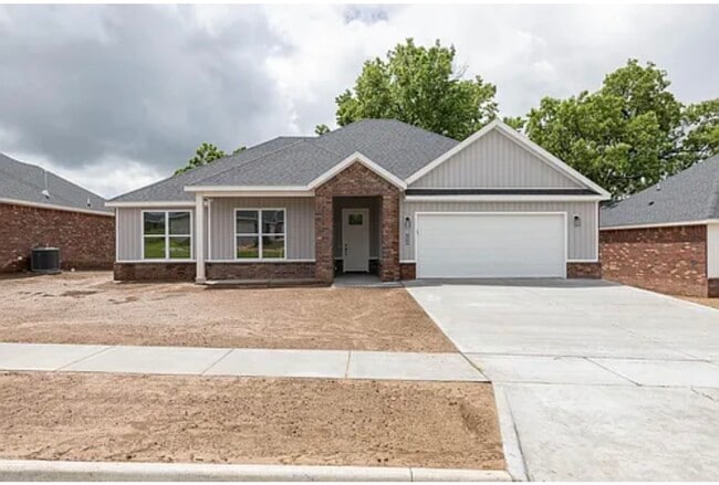 property at 921 E Buchanan St