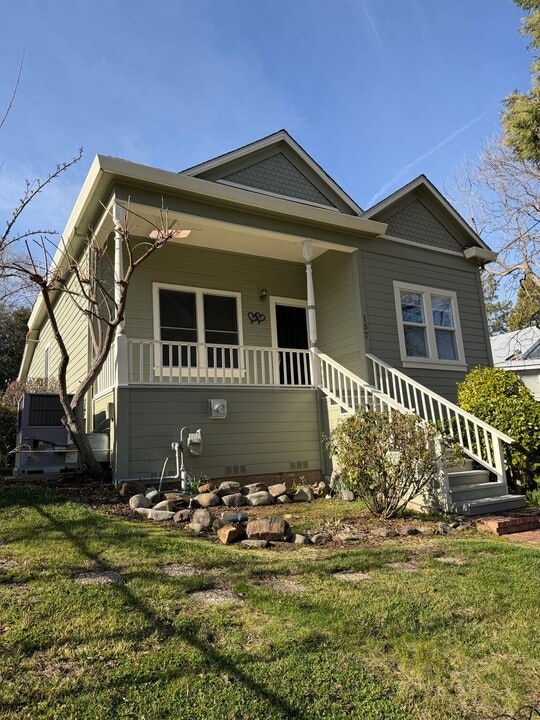 157 Bright Ave in Jackson, CA - Building Photo