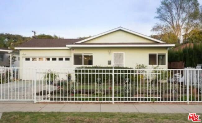 property at 2620 Coolidge Ave