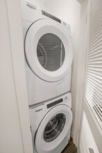 491 E Waterside Dr in Chicago, IL - Building Photo - Building Photo