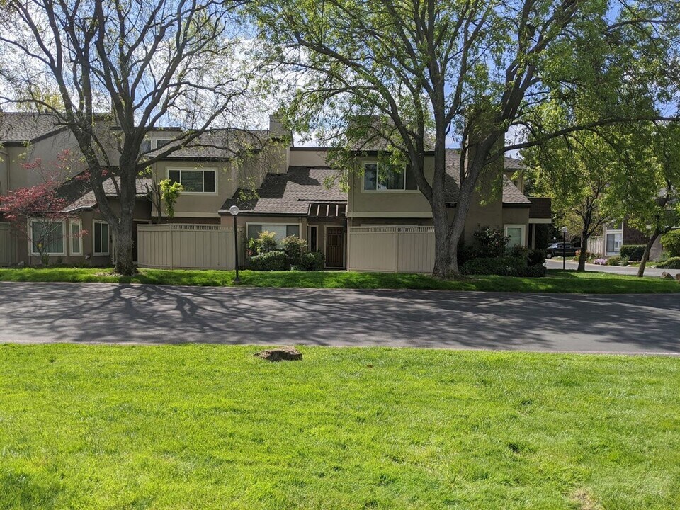 1840 Los Encantos Ct in Los Gatos, CA - Building Photo