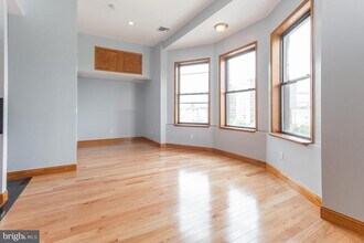 1338 W Girard Ave-Unit -3B in Philadelphia, PA - Foto de edificio - Building Photo