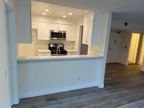 10911 Rochester Ave in Los Angeles, CA - Building Photo - Building Photo