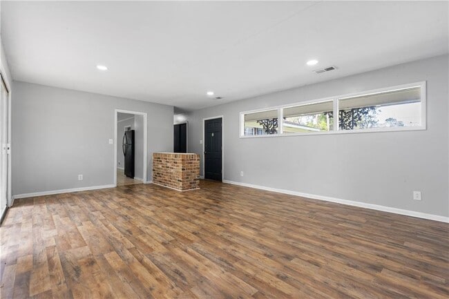 207 Cache Cir in Chickasaw, AL - Building Photo - Building Photo