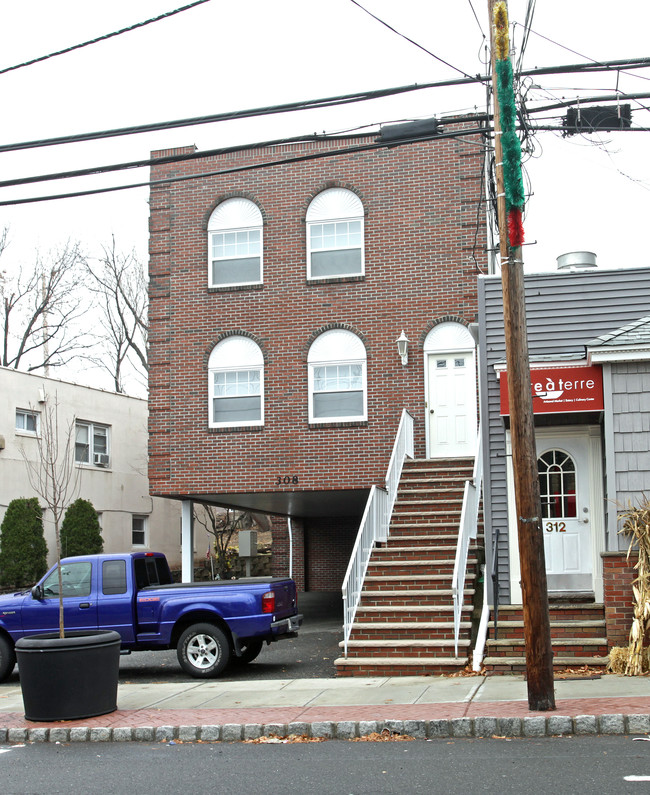 308 Hackensack St in Carlstadt, NJ - Building Photo - Building Photo