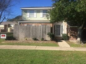 200 Lodge Dr in Lafayette, LA - Building Photo