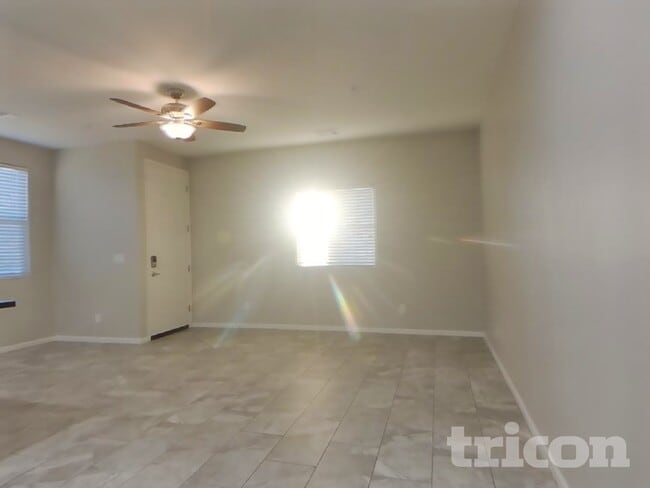 12563 W Gentle Rain Rd in Peoria, AZ - Foto de edificio - Building Photo