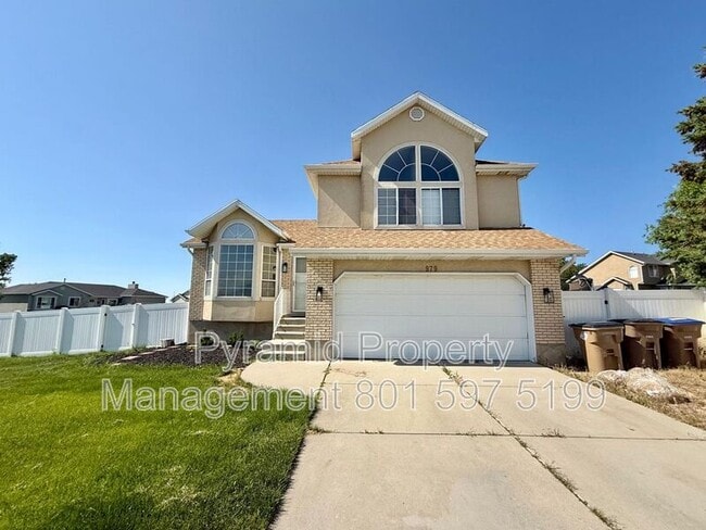 property at 979 Blue Heron Cir