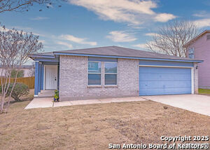 647 Northern Lights Dr in New Braunfels, TX - Building Photo