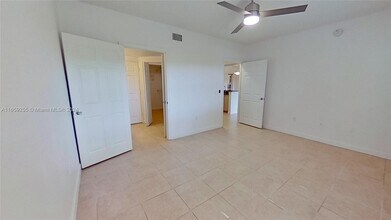 2493 Centergate Dr in Miramar, FL - Building Photo - Building Photo