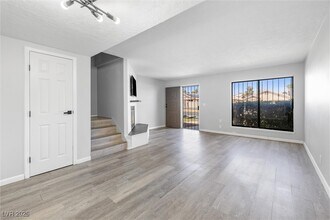 6442 Ironbark Ln in Las Vegas, NV - Building Photo - Building Photo