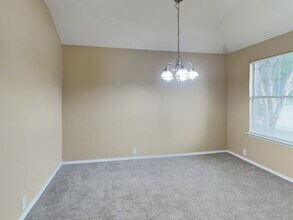 152 E Kirnwood Dr in Dallas, TX - Foto de edificio - Building Photo