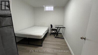 201 Enchanted Hills Crescent in Toronto, ON - Building Photo - Building Photo