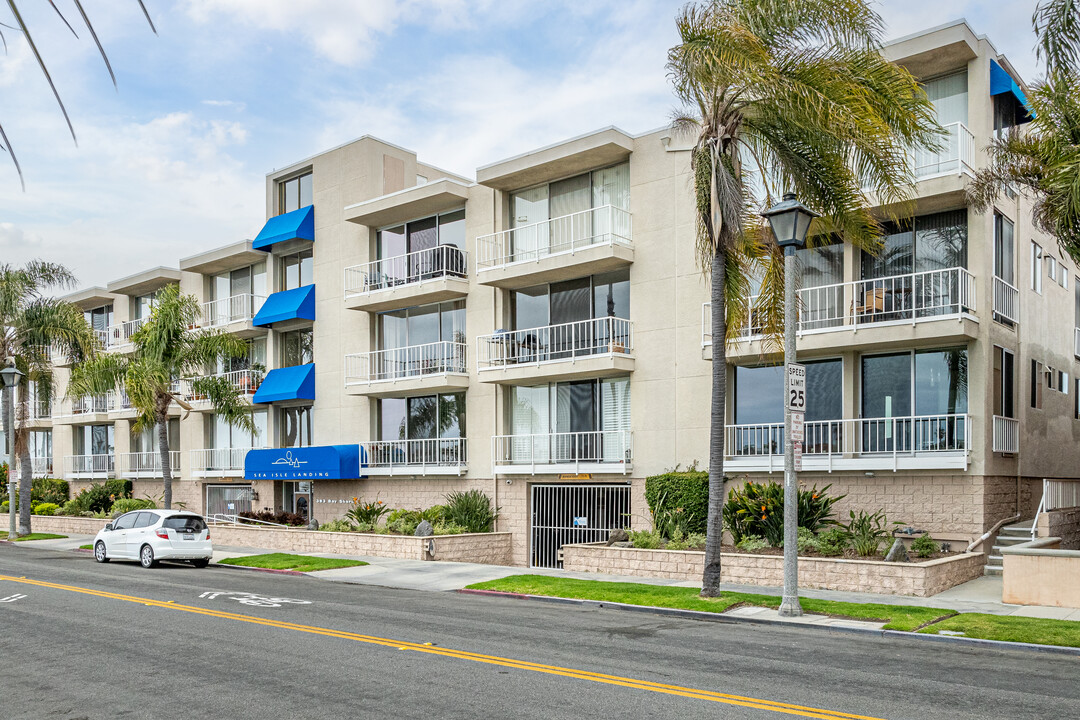 Sea Isle Landing in Long Beach, CA - Building Photo