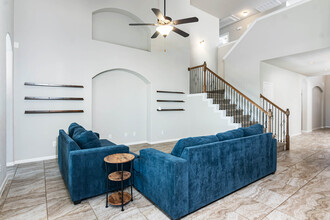 9870 Mulhouse Dr in Schertz, TX - Foto de edificio - Building Photo
