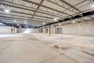 4350 W Lawrence Ave, Unit 303 in Chicago, IL - Building Photo - Building Photo