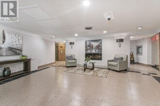 1240 Marlborough Ct in Oakville, ON - Building Photo - Building Photo