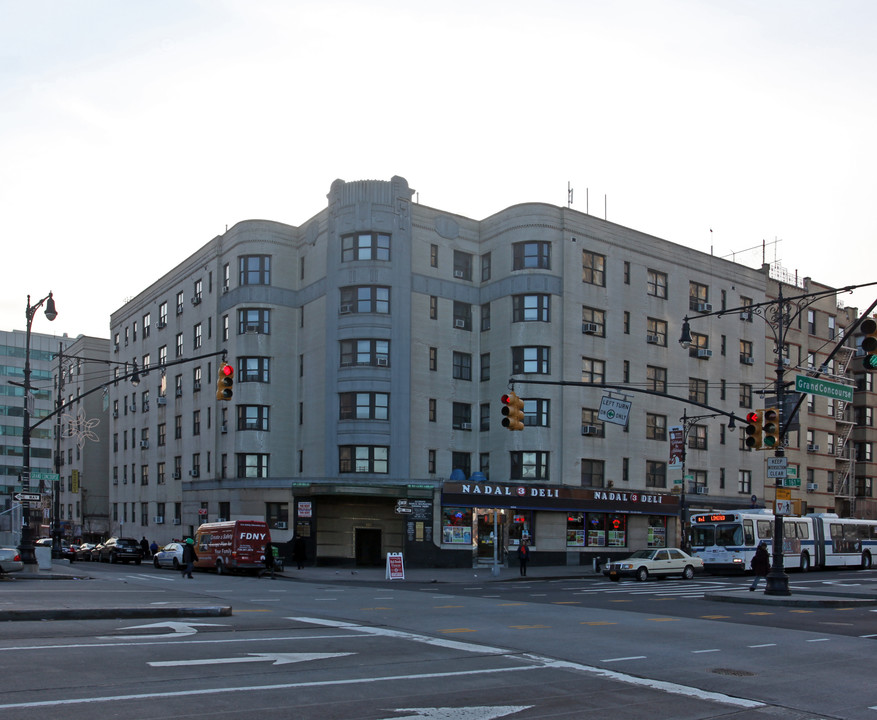 888 Grand Concourse in Bronx, NY - Foto de edificio