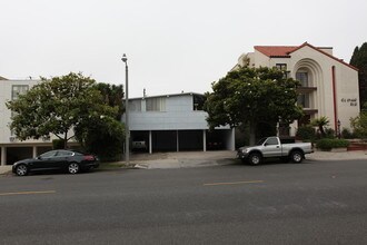 824 6th St in Santa Monica, CA - Foto de edificio - Building Photo