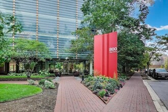 800 Elgin Rd in Evanston, IL - Building Photo - Building Photo