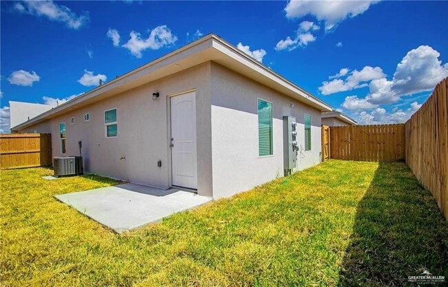 2013 Stardust Ln-Unit -D in Edinburg, TX - Building Photo - Building Photo