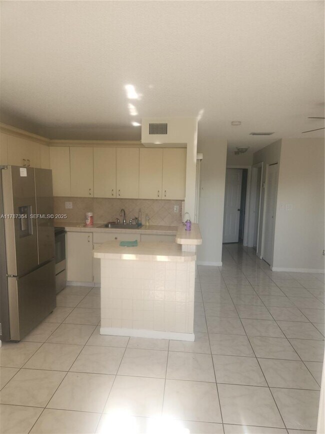 455 NW 210th St in Miami Gardens, FL - Building Photo - Building Photo