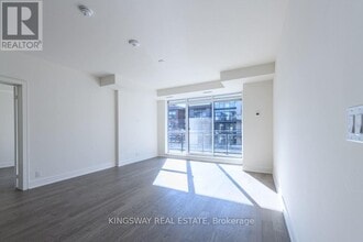 1575 Lakeshore Rd W in Mississauga, ON - Building Photo - Building Photo