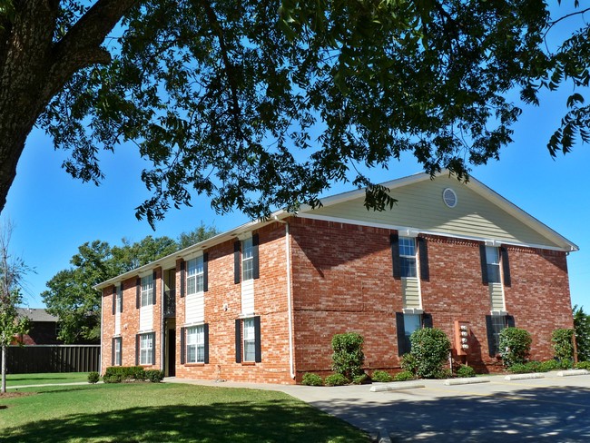 West Pointe Apartments in Newcastle, OK - Building Photo - Building Photo