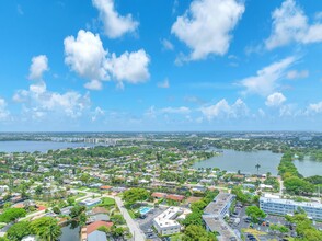 Oakland Park Villas in Oakland Park, FL - Foto de edificio - Building Photo