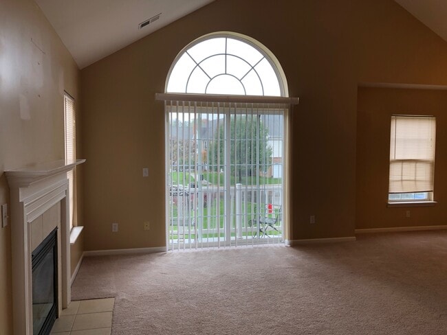 724 Olde English Cir, Unit 724 in Howell, MI - Foto de edificio - Building Photo