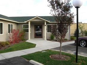 Sandlewood Apartments in Caldwell, ID - Building Photo - Building Photo