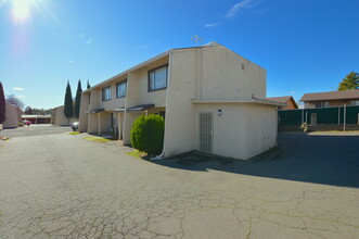 1250-1282 Wurch Way in Redding, CA - Foto de edificio - Building Photo