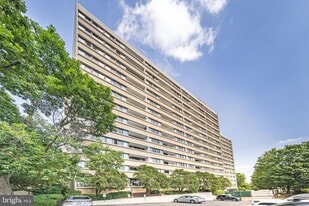 5911 Edsall Rd in Alexandria, VA - Building Photo