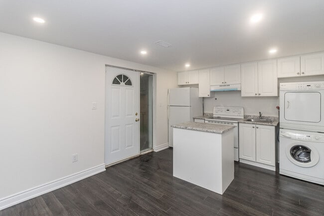 7 Pipestone Pl in Toronto, ON - Building Photo - Building Photo