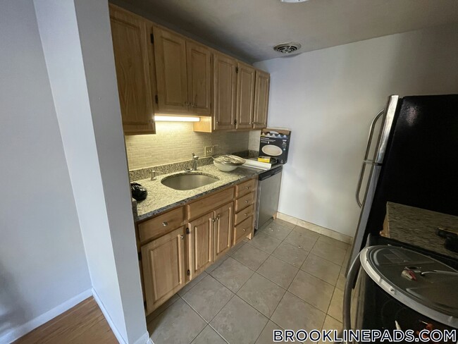 222 Babcock St, Unit 2C