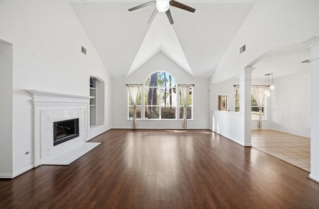 property at 51 N Scribewood Cir