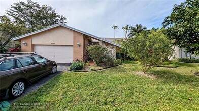8105 Nutmeg Way in Tamarac, FL - Building Photo - Building Photo