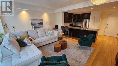 205 Lakeshore Rd W in Oakville, ON - Building Photo - Building Photo