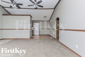 2102 E Edgewood Ave in Indianapolis, IN - Building Photo - Building Photo