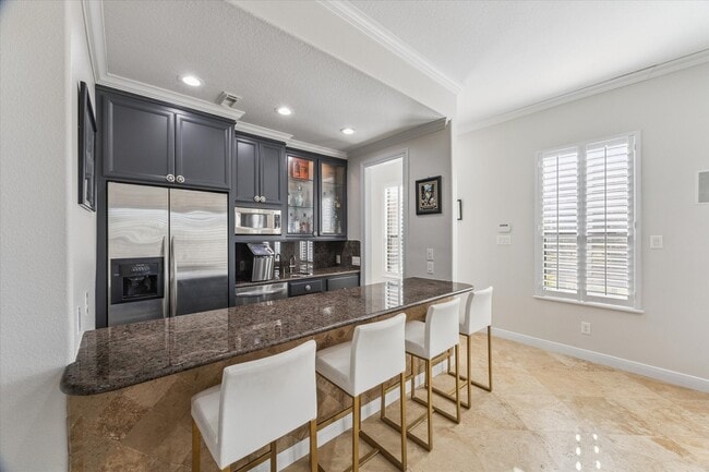 600 Royal Oaks Dr in Friendswood, TX - Foto de edificio - Building Photo