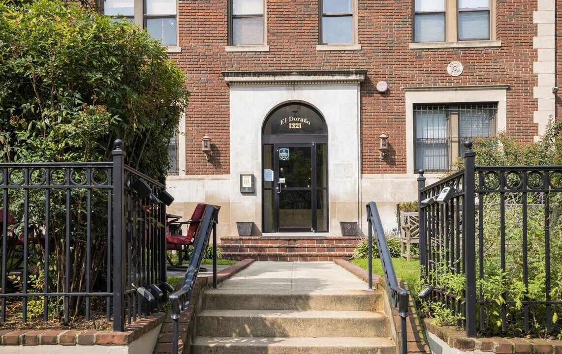 1321 Fairmont St NW in Washington, DC - Building Photo